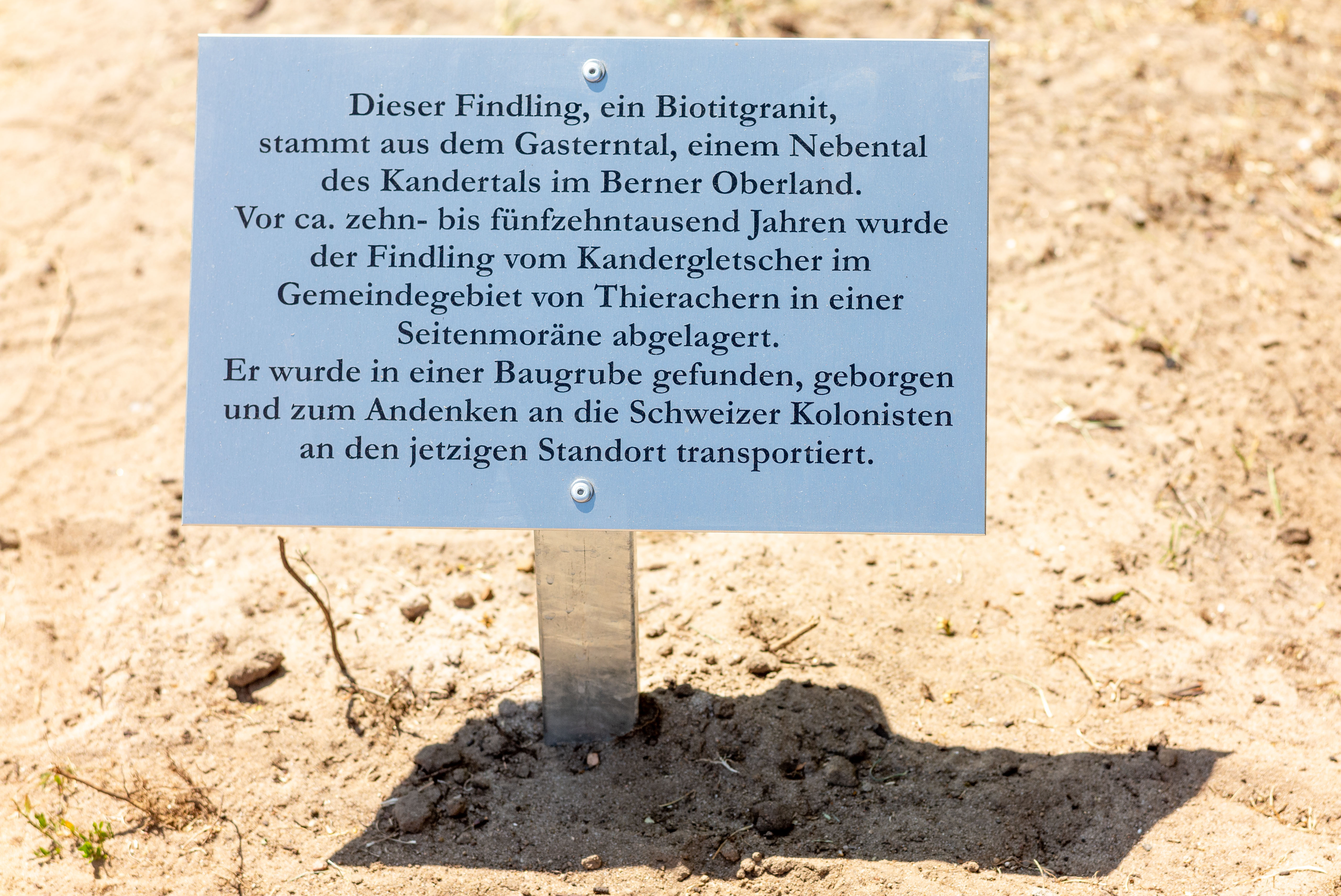 Infotafel zum Gedenkstein